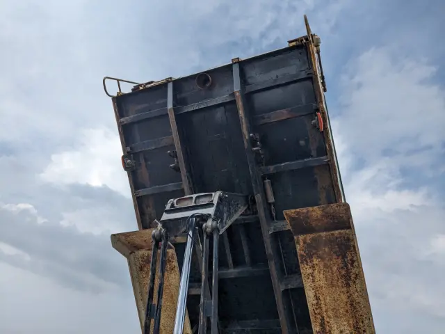 いすゞ ギガ QKG-CXZ77AT(6x4)の写真29