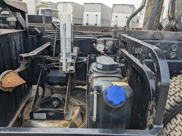 いすゞ ギガ QKG-CXZ77AT(6x4)の写真36