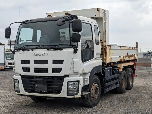 いすゞ ギガ QKG-CXZ77AT(6x4)の写真1