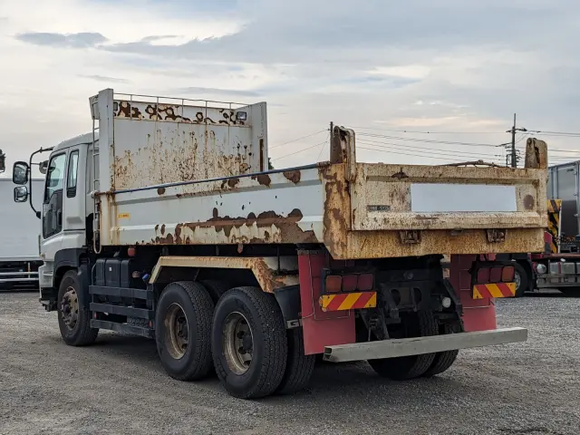 いすゞ ギガ QKG-CXZ77AT(6x4)の写真3