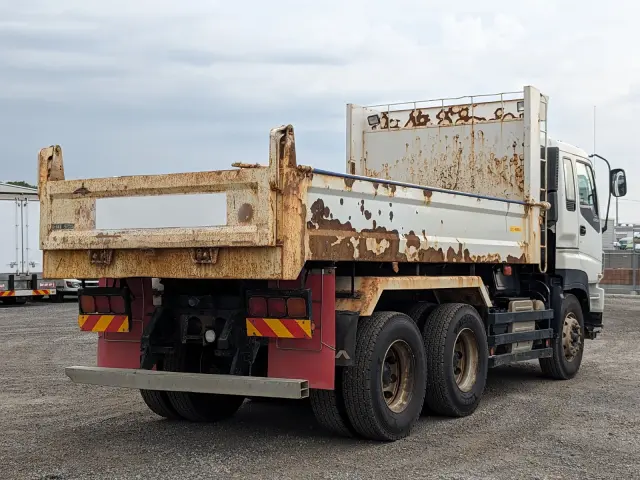 いすゞ ギガ QKG-CXZ77AT(6x4)の写真5