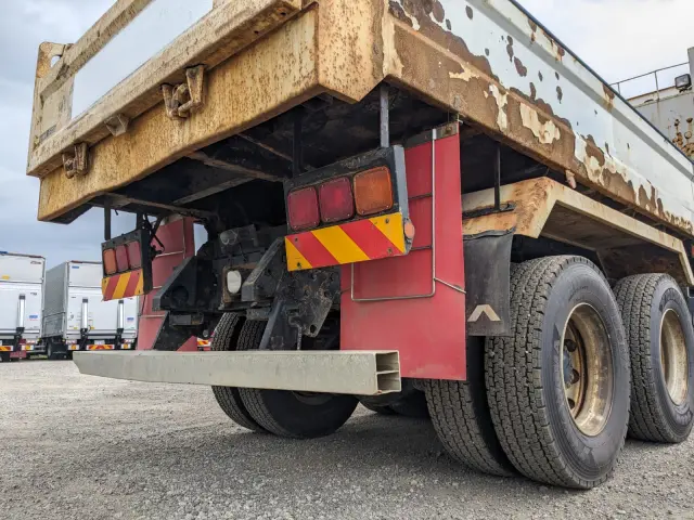 いすゞ ギガ QKG-CXZ77AT(6x4)の写真7