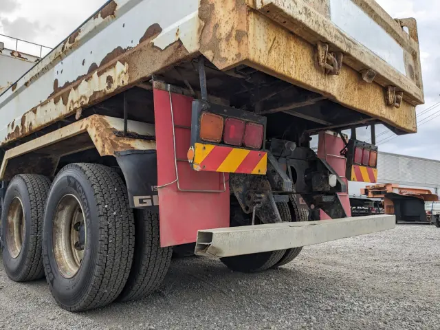 いすゞ ギガ QKG-CXZ77AT(6x4)の写真7