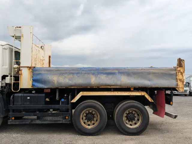 いすゞ ギガ QKG-CXZ77AT(6x4)の写真20