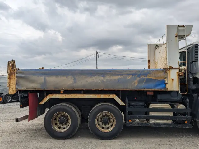 いすゞ ギガ QKG-CXZ77AT(6x4)の写真22