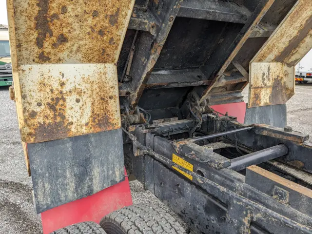 いすゞ ギガ QKG-CXZ77AT(6x4)の写真26