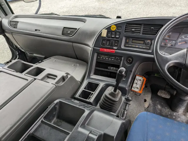 いすゞ ギガ QKG-CXZ77AT(6x4)の写真27