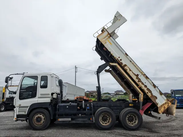 いすゞ ギガ QKG-CXZ77AT(6x4)の写真28