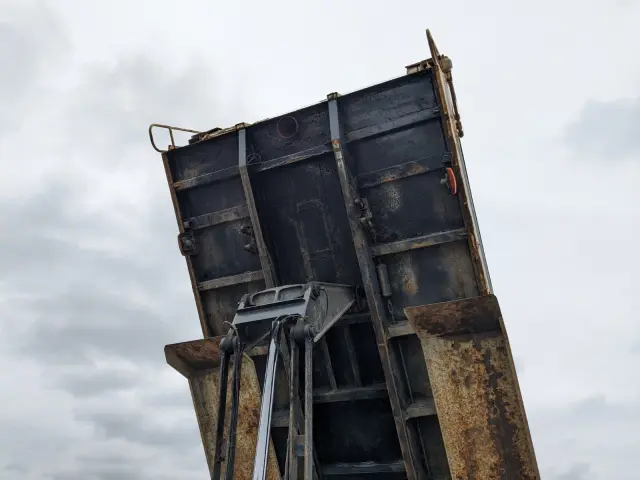 いすゞ ギガ QKG-CXZ77AT(6x4)の写真31