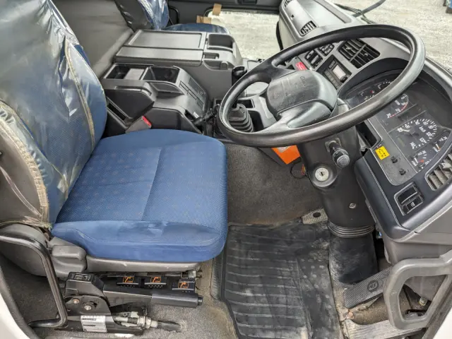 いすゞ ギガ QKG-CXZ77AT(6x4)の写真39