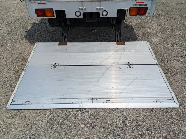 いすゞ フォワード 2PG-FRR90S2(2WD)の写真14