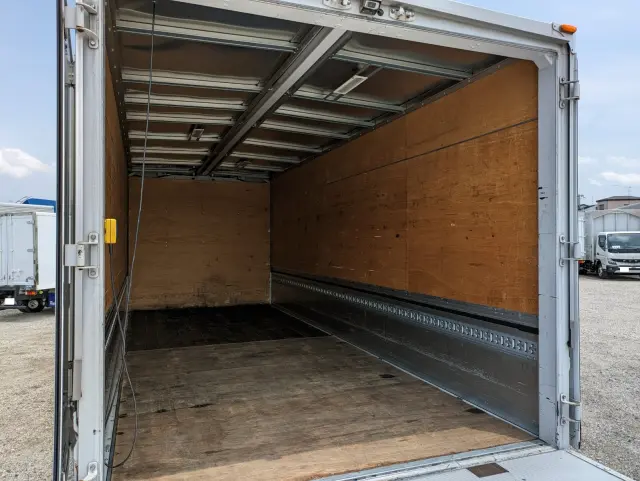 いすゞ フォワード 2PG-FRR90S2(2WD)の写真19