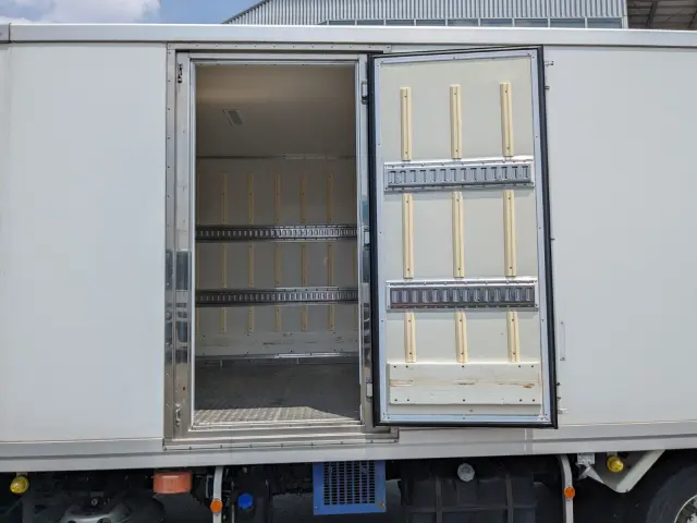 いすゞ フォワード 2PG-FRR90S2(2WD)の写真15