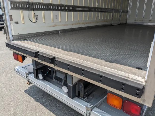 いすゞ フォワード 2PG-FRR90S2(2WD)の写真20