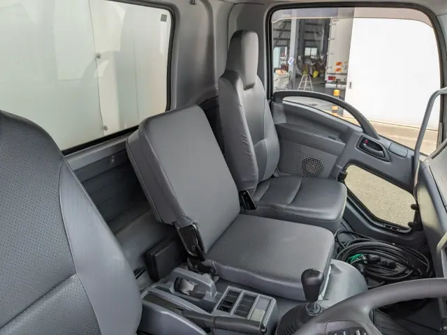 いすゞ フォワード 2PG-FRR90S2(2WD)の写真38