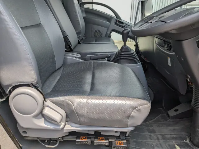 いすゞ フォワード 2PG-FRR90S2(2WD)の写真41