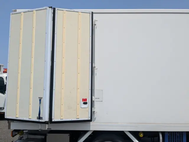 日野 デュトロ TPG-XZU712M(2WD)の写真29
