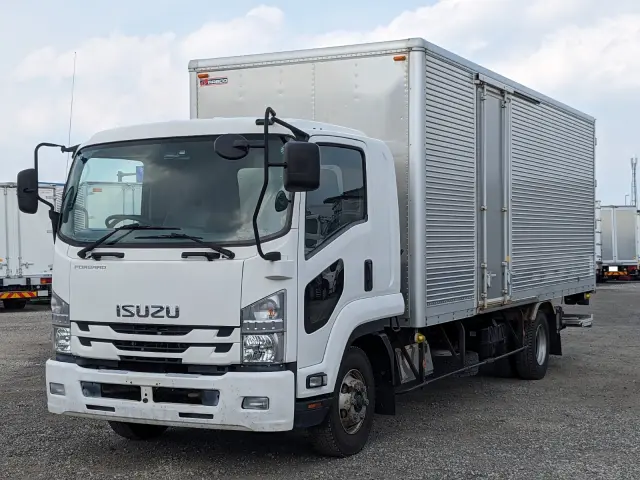 いすゞ フォワード TKG-FRR90S2(2WD)の写真1