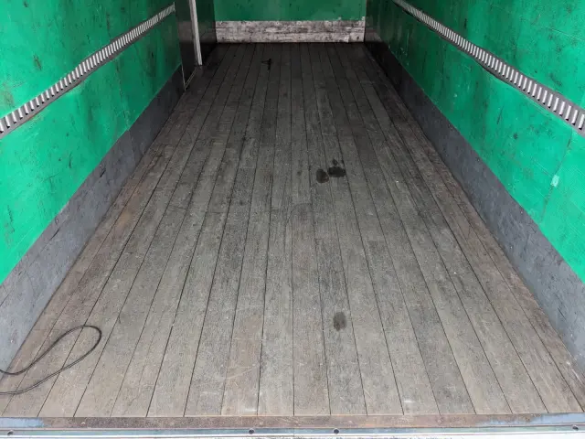 いすゞ フォワード TKG-FRR90S2(2WD)の写真15