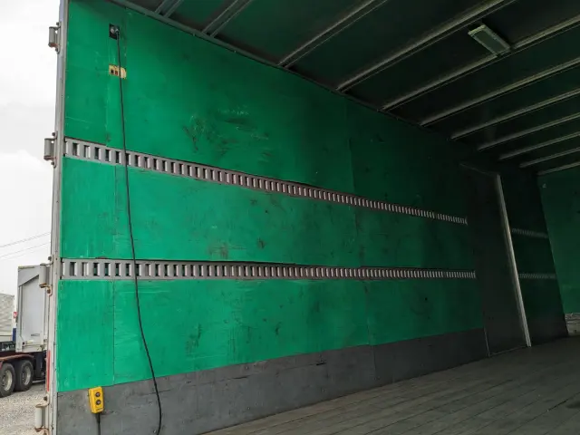 いすゞ フォワード TKG-FRR90S2(2WD)の写真22