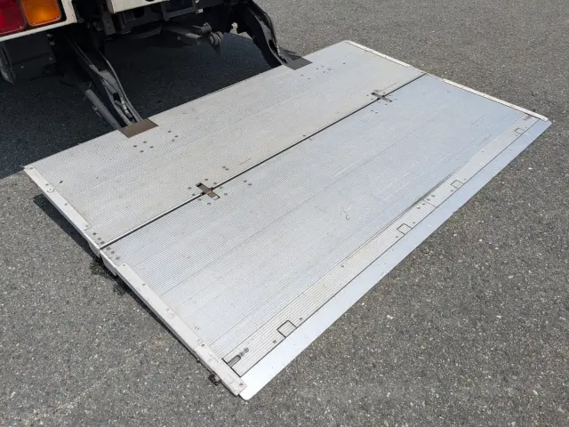 いすゞ フォワード 2PG-FRR90S2(2WD)の写真9