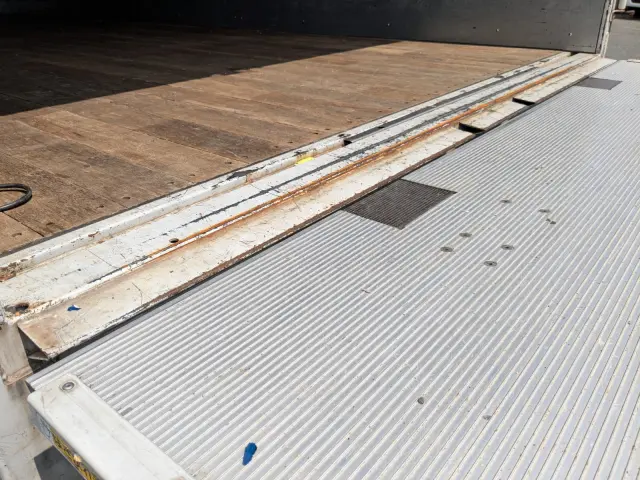 いすゞ フォワード 2PG-FRR90S2(2WD)の写真12