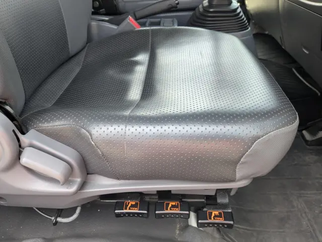 いすゞ フォワード 2PG-FRR90S2(2WD)の写真35