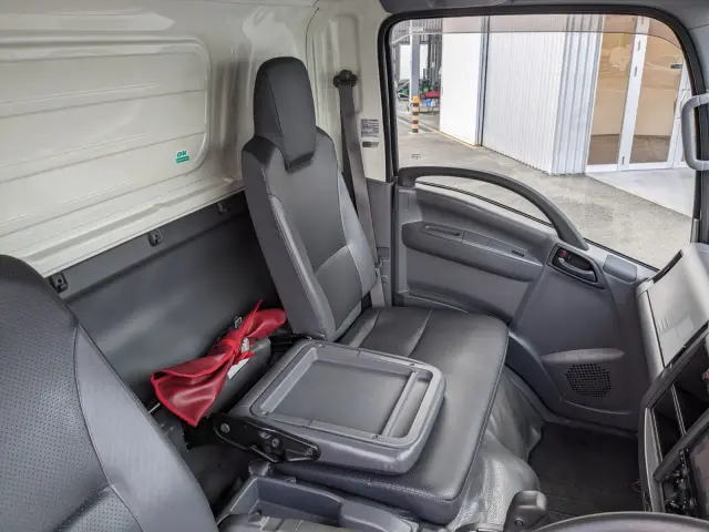 いすゞ エルフ TPG-NPR85AN(2WD)の写真35