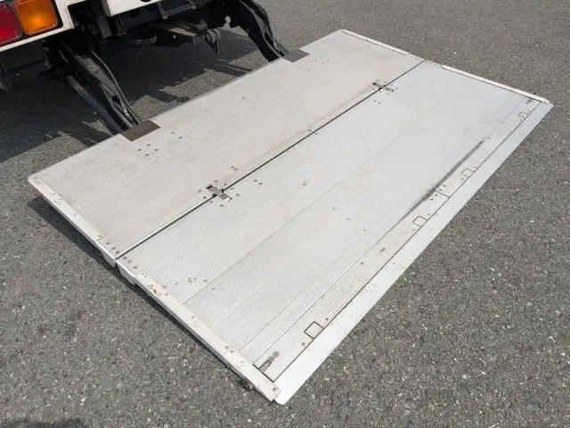 いすゞ フォワード 2PG-FRR90S2(2WD)の写真9