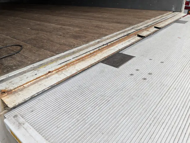 いすゞ フォワード 2PG-FRR90S2(2WD)の写真12