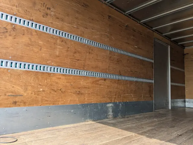 いすゞ フォワード 2PG-FRR90S2(2WD)の写真15