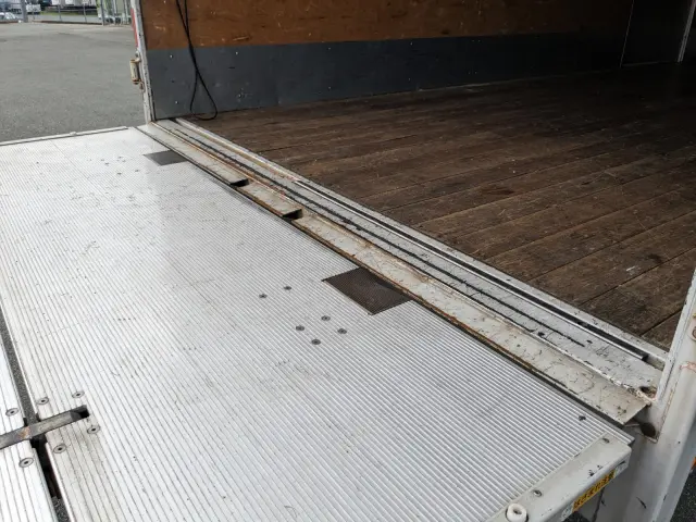 いすゞ フォワード 2PG-FRR90S2(2WD)の写真36