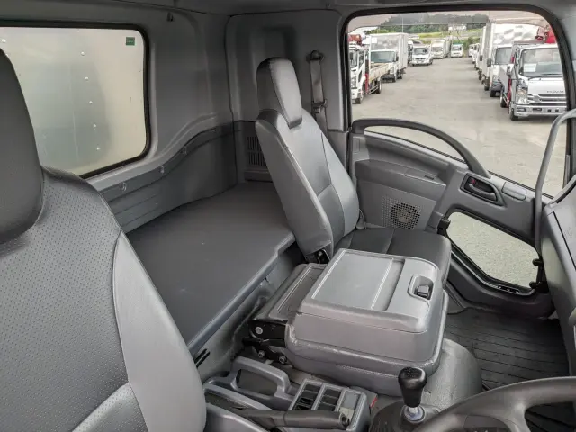 いすゞ フォワード 2PG-FRR90S2(2WD)の写真38