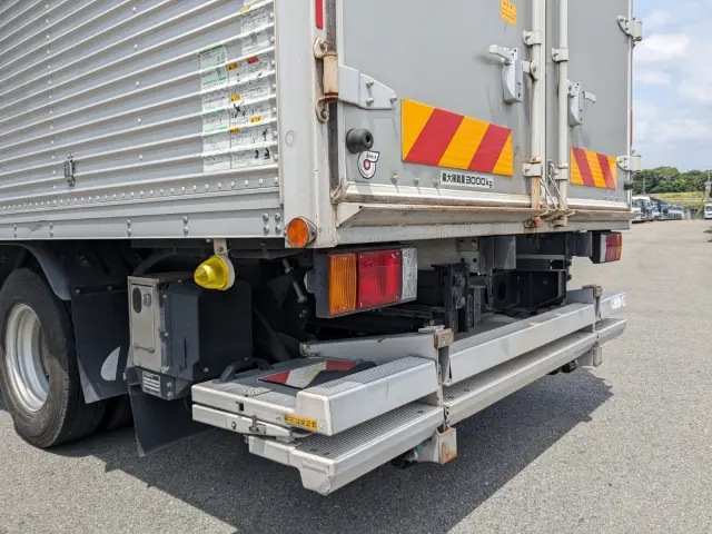 いすゞ エルフ TPG-NPR85AN(2WD)の写真6