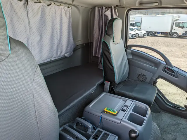 UD コンドル 2RG-BRR90T2(2WD)の写真42