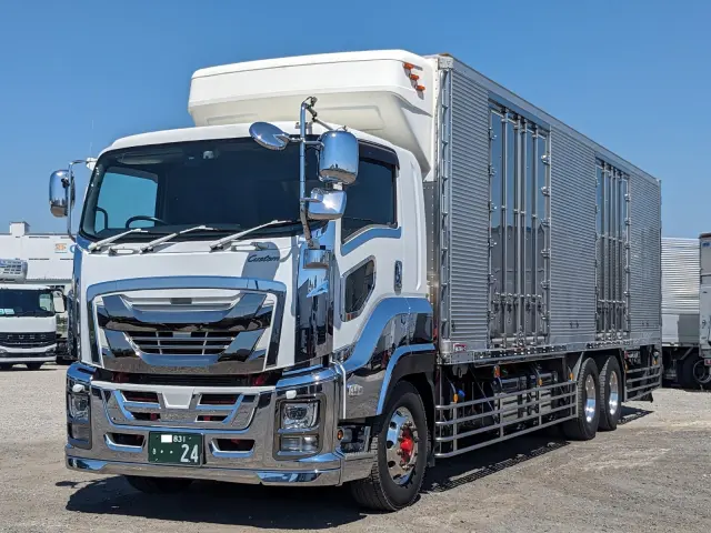 いすゞ ギガ 2PG-CYY77C(6x4)の写真1