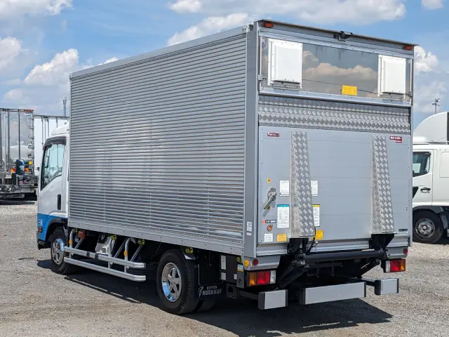 いすゞ エルフ TRG-NPR85AN(2WD)の写真4