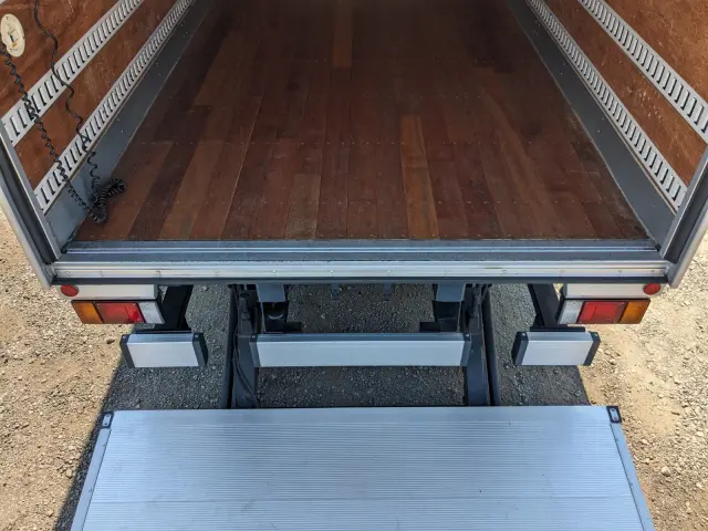 いすゞ エルフ TRG-NPR85AN(2WD)の写真12