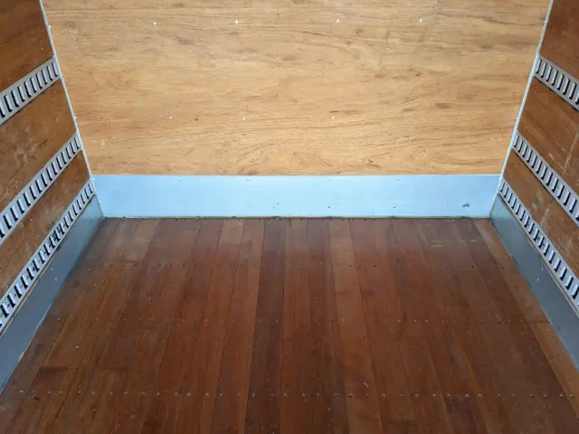 いすゞ エルフ TRG-NPR85AN(2WD)の写真16