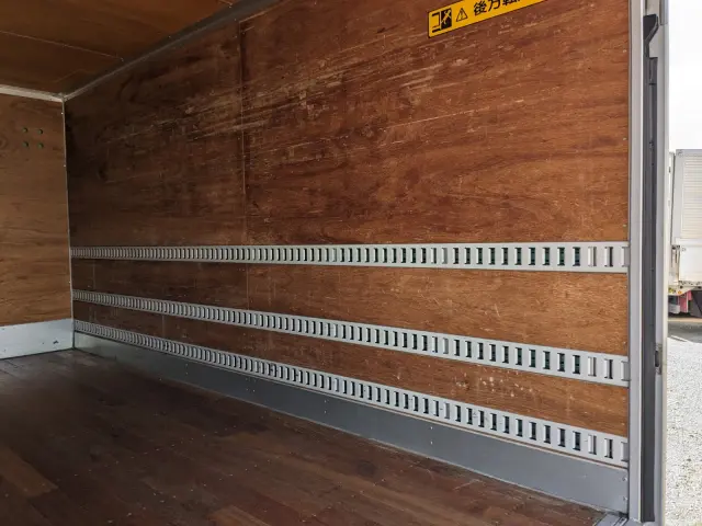 いすゞ エルフ TRG-NPR85AN(2WD)の写真20