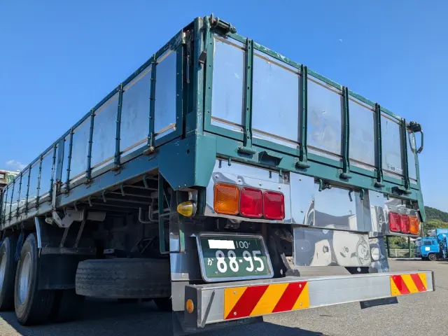 UD クオン QKG-CD5ZL(6x2)の写真6