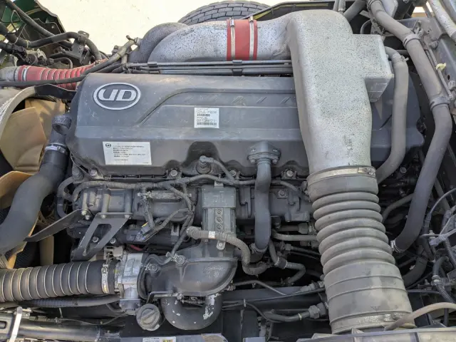 UD クオン QKG-CD5ZL(6x2)の写真40