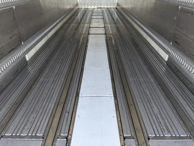 日野 プロフィア 2DG-FW1AHJ(8x4)の写真12