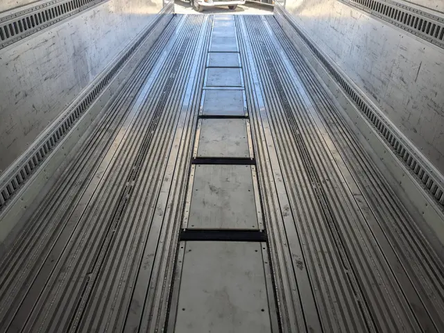 日野 プロフィア 2DG-FW1AHJ(8x4)の写真18