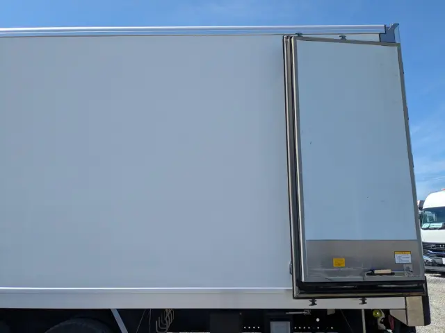 日野 プロフィア 2DG-FW1AHJ(8x4)の写真21