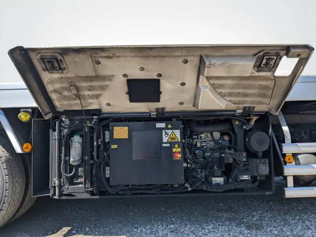 日野 プロフィア 2DG-FW1AHJ(8x4)の写真36