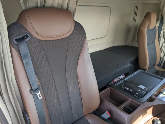 日野 プロフィア 2DG-FW1AHJ(8x4)の写真40