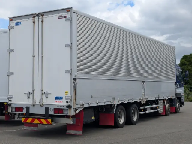 いすゞ ギガ QKG-CYJ77A(8x4)の写真4