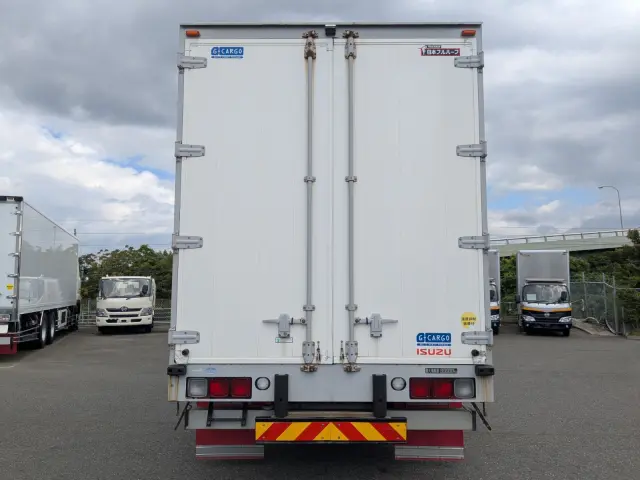 いすゞ ギガ QKG-CYJ77A(8x4)の写真6