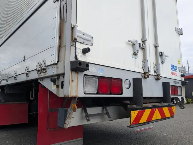 いすゞ ギガ QKG-CYJ77A(8x4)の写真7
